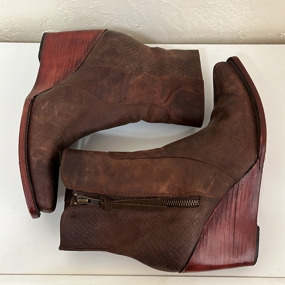 Johnny Ringo 100% Leather Solid Brown Size 10 B - image 1